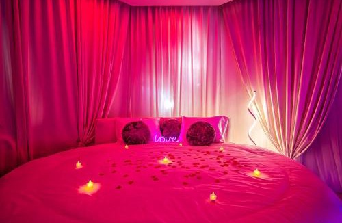 Liberation Apartment | 24h du Mans, Jacuzzi Privatif, Lit XXL, Sofa Tantra, Jardin
