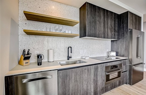 Rainey Street Historic District Condo | 24th floor - Corner condo - lake-view balcony - rooftop pool & gym