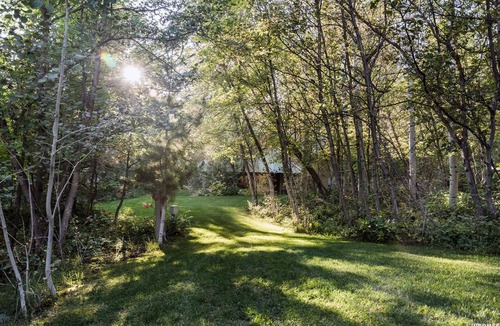 Mount Pleasant House | 25-Bed, Amenity-Rich Estate in a Private Forest