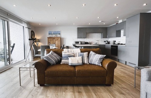 Sandown Apartment | 25 Breakwaters