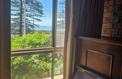 Semaphore Villa | 25 Esplanade Beachfront Villa with Ocean Views