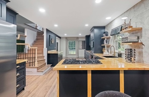 Northeast Raleigh House | 25 Guests/Luxe Estate w/Pool Table + Bar