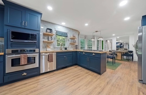 Northeast Raleigh House | 25 Guests/Luxe Estate w/Pool Table + Bar