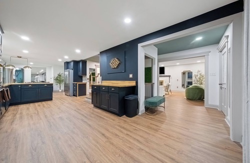 Northeast Raleigh House | 25 Guests/Luxe Estate w/Pool Table + Bar