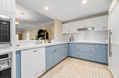 Kahuku Villa | 25% OFF 2 Oceanfront Villas in One 3BR+Studio Steps to Beach Pool & Tub