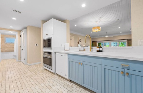 Kahuku Villa | 25% OFF 2 Oceanfront Villas in One 3BR+Studio Steps to Beach Pool & Tub