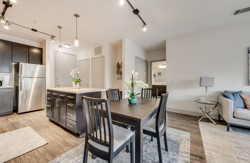 Plano Apartment | 25% OFF 2BD Penthouse HWY 75 Plano PL408