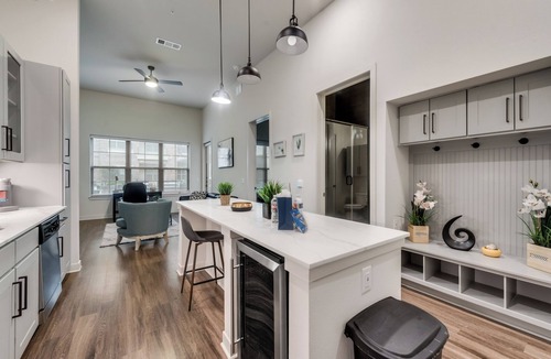 Addison Apartment | 25% Off Luxe 1BD Pool Beltline Rd - Addison