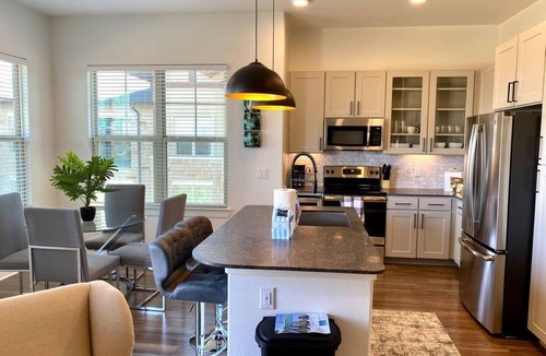 Grapevine Apartment | 25% OFF Luxury 2BD, Pool, Scenic Views - Grapevine