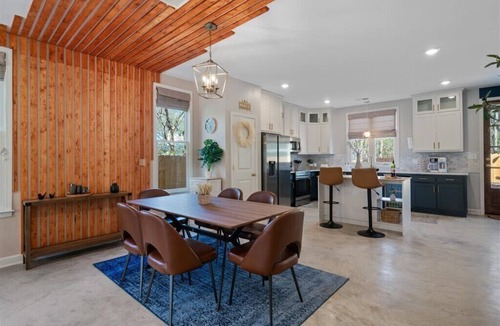 Joffre Apartment | 25% Off New Lux Home + Mini Pool & Game Room