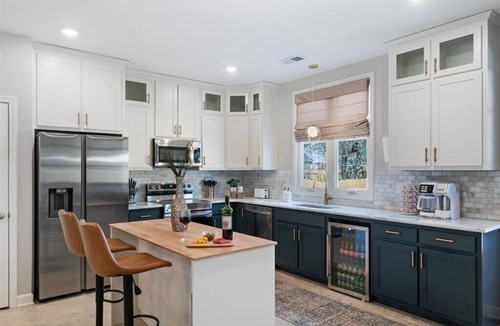 Joffre Apartment | 25% Off New Lux Home + Mini Pool & Game Room