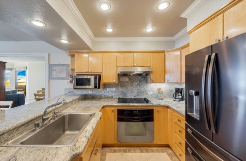 Outer Richmond Condo | 25% OFF Summer MONTHS OCEANFRONT City Living VIEW, balcony/elevator