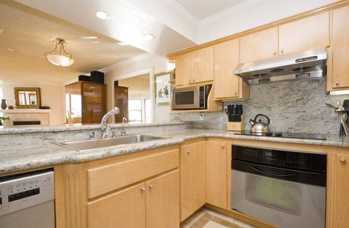 Outer Richmond Condo | 25% OFF Summer MONTHS OCEANFRONT City Living VIEW, balcony/elevator