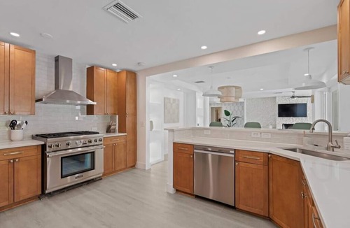 Central Corals House | 25% Off Waterfront-Heated Pool-Mini Golf-Game Room-2mi Beach