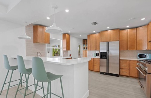 Central Corals House | 25% Off Waterfront-Heated Pool-Mini Golf-Game Room-2mi Beach