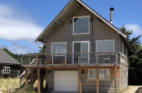 Kiwanda Shores House | 25 Steps to Sand + Sunset Views. Pacific City Beachfront Getaway!