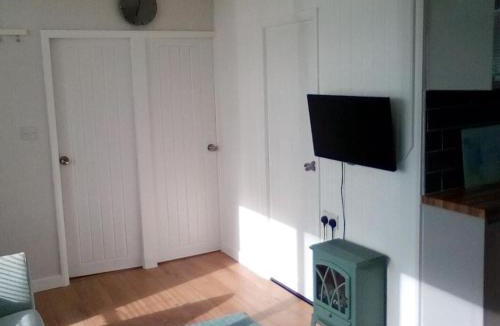 Chichester Ski Chalet | 25. Valencia