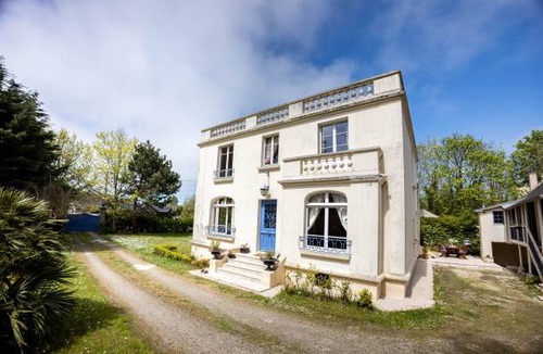 Ver-sur-Mer House | 250 m² House ∙ 4 bedrooms ∙ 4 guests