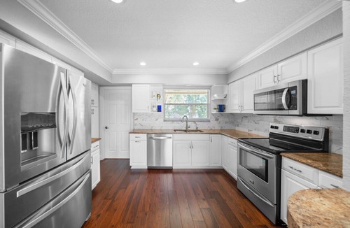 Garden Isles House | 250 Managed By Brampton Park