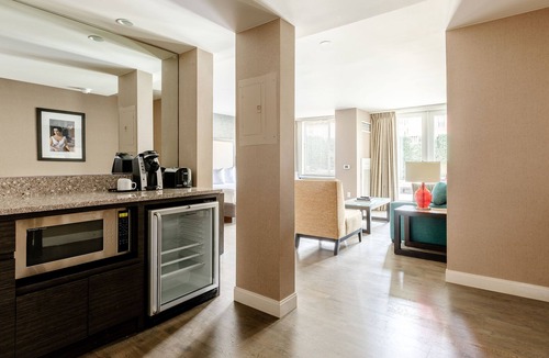 West End Apartment | 2500 Penn, a Placemakr Experience