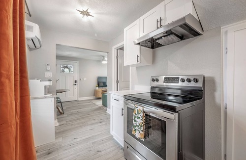 Tampa Apartment | 2501 W North B St, Unit 7