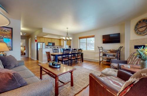 Jackson Apartment | 2502 Pitchfork