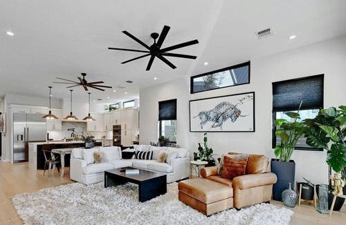 Holly Apartment | 2505 E 4th xxxxxxxxx