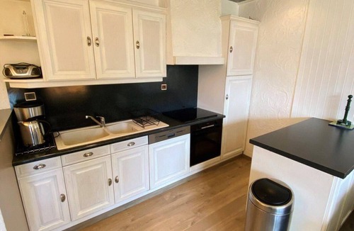 Venosc Apartment | 250m from ski slopes, 2nd floor, view mountain, balcony, tv, ski locker, 60m², Les 2 Alpes