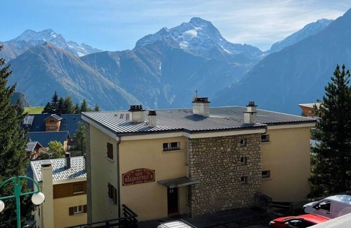 Venosc Apartment | 250m from ski slopes, 2nd floor, view mountain, balcony, tv, ski locker, 60m², Les 2 Alpes