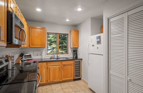 Incline Village Condo | 252 McCloud Upper level unit