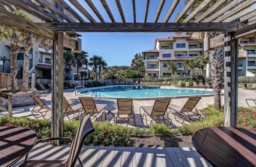 Fernandina Beach Hotel | 256 Sandcastles - Hotel Side