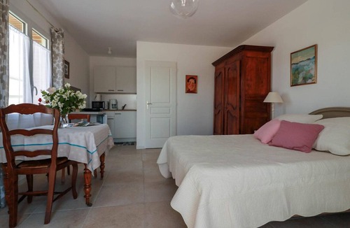 La Salvetat-Saint-Gilles Apartment | 25m2 self-contained studio near Toulouse Private garden and parking