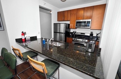 The Loop Hotel | 25th Floor 2BR Grant Park Suite with Balcony