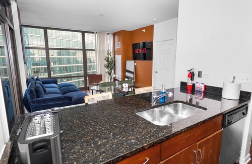 The Loop Hotel | 25th Floor 2BR Grant Park Suite with Balcony