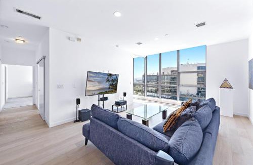 Santa Ana Apartment | 25th floor Luxury Penthouse