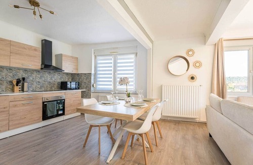 Joeuf Bed & Breakfast | 26. Chambre Sophie - 2 SDB - WIFI - Parking - 115m² - France