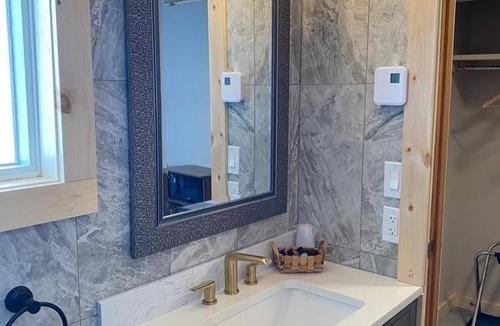 Alban Resort | 26 French River Rooms