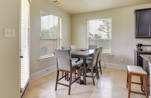 Iowa Colony House | 26 Mi to Houston: Spacious Home w/Fenced Yard!
