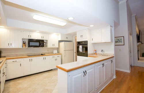 Pinehurst House | 260 Linden- Sleeps 8!