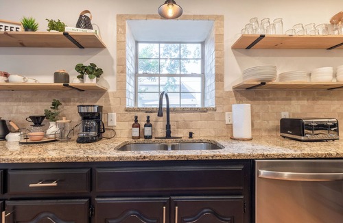 Broken Arrow Apartment | 2600ft–7 Beds~Games~Toys~Desks