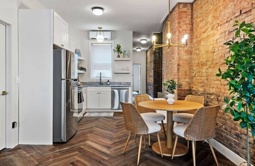 South Side Flats Apartment | 2615 Jane Down - Southside