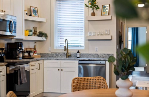 South Side Flats Apartment | 2615 Jane Down - Southside