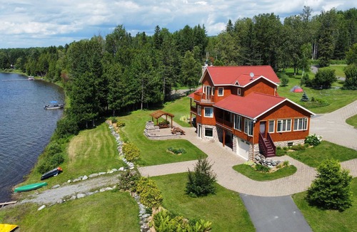 Lejeune Ski Chalet | 262, Rang du Lac, Lejeune - Villa au Bord du lac
