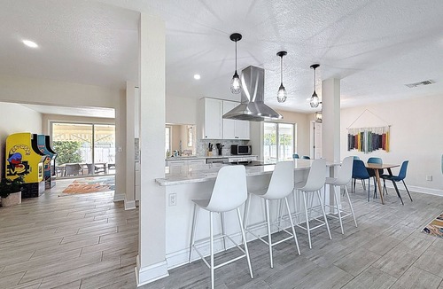 Barrington Hills Cottage | 2631 Cedarglen Drive