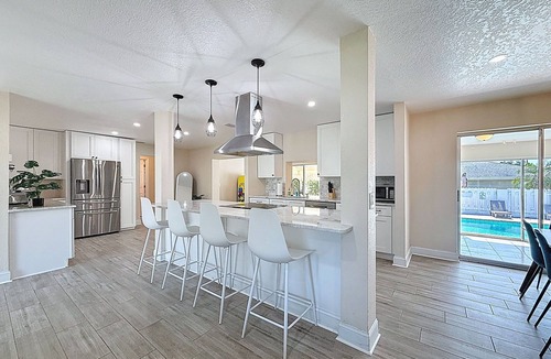 Barrington Hills Cottage | 2631 Cedarglen Drive