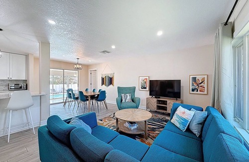 Barrington Hills Cottage | 2631 Cedarglen Drive