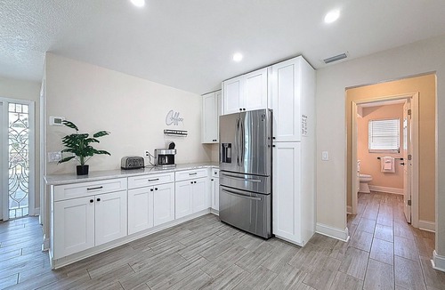 Barrington Hills Cottage | 2631 Cedarglen Drive