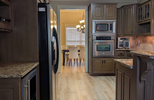 Ferndale House | 2651 sqft - Fenced Backyard/Firepit/5m to LR