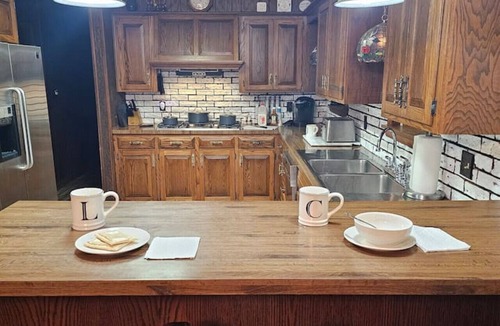 Turtlepoint House | 266) Perfect for large groups and events!