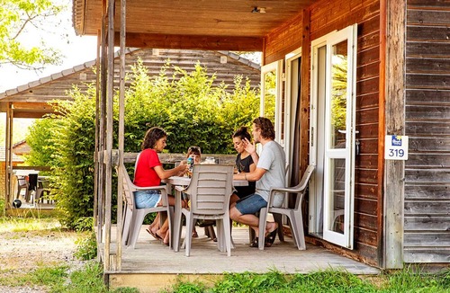 Lissac-sur-Couze Ski Chalet | 26m² Chalet for 6 with Terrace